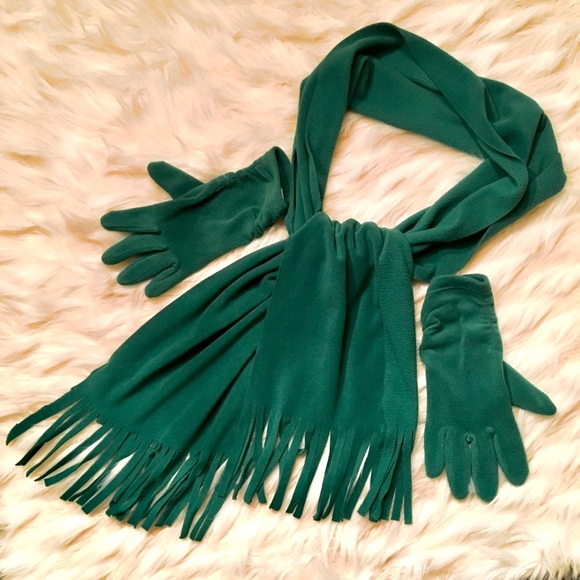 Old Navy Green Fringed Scarf Winter Gloves 1950’s 1940’s 1950s 1940s
50s 40s - Picture 1 of 6